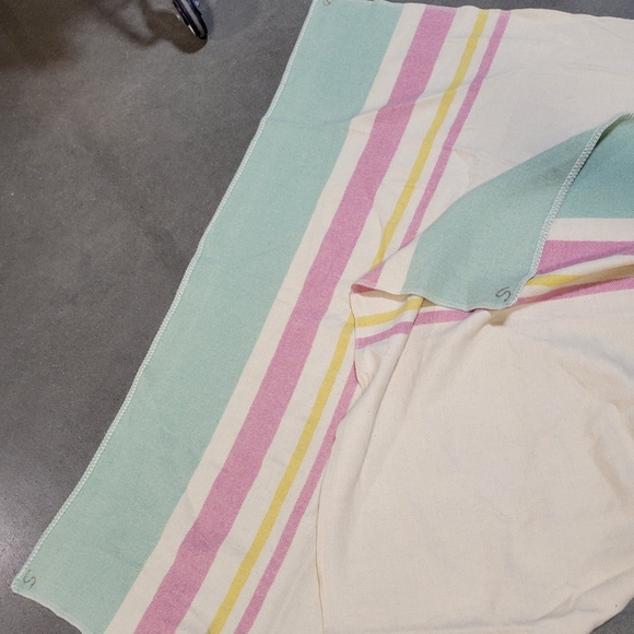 Vintage Ayers of Lachute Canada Pure Wool Blanket 48" X 65” Cream Stripes - Picture 4 of 8